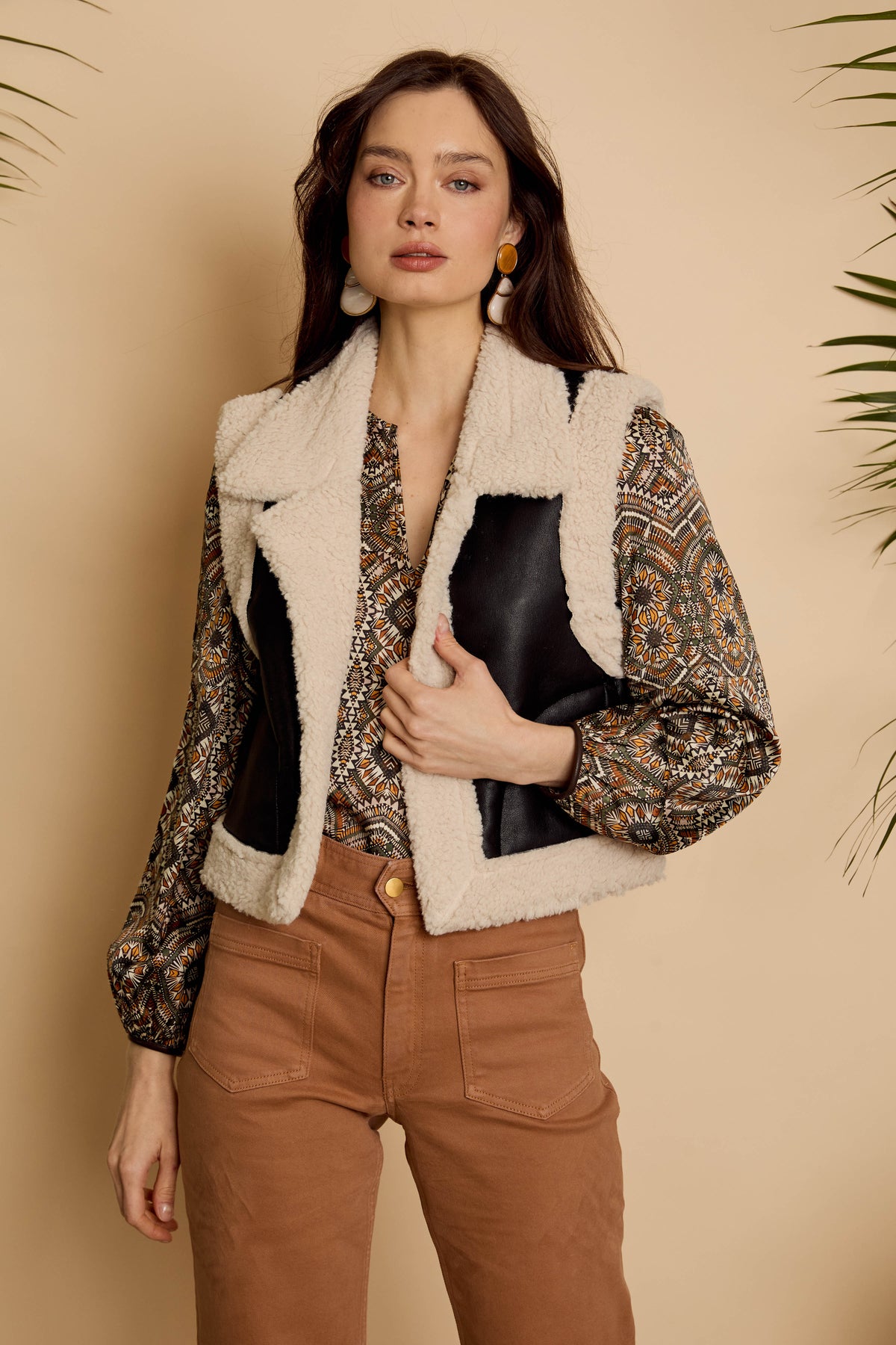 Cove Vest in Cream / Black